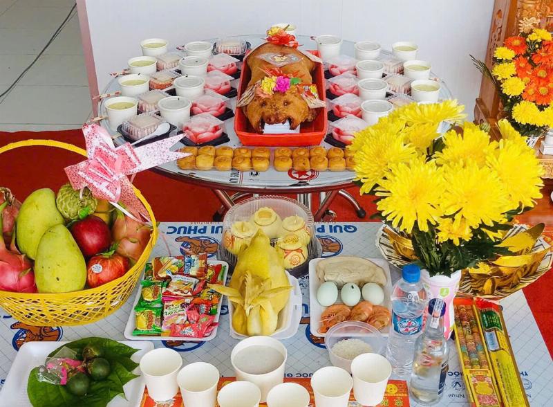 Hướng dẫn cách bày trí mâm cúng khai trương chuẩn phong thủy và đẹp mắt