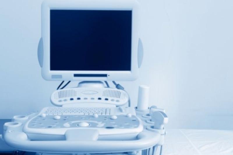 Biểu đồ minh họa sóng với các tham số tần số, chu kỳ, bước sóng và biên độ giúp hiểu rõ công thức tính tần số