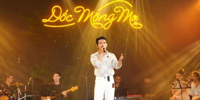 Nghe nhạc Hà Nhi trên xe tải, tận hưởng cảm xúc sâu lắng giữa hành trình