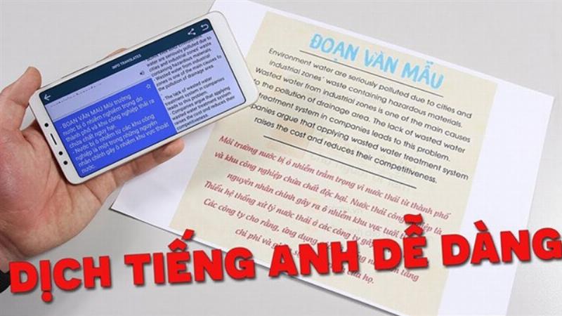 Hinh anh minh hoa nguoi dung dang dich tieng anh sang tieng viet bang camera tren dien thoai thong minh.