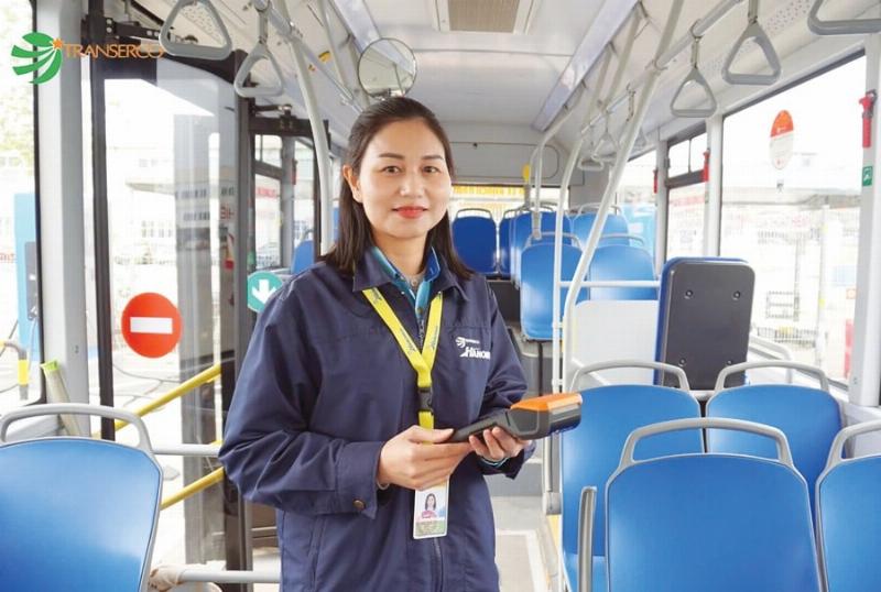 Giao diện hệ thống quản lý vận tải đường sắt hiện đại, hiển thị bản đồ mạng lưới và trạng thái tàu theo thời gian thực