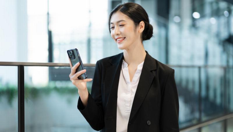 Sử dụng nhiều tiền để mua sắm tài sản giá trị như xe tải hoặc bất động sản