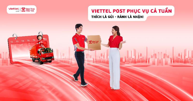 Nhân viên bưu điện đang làm việc tại quầy giao dịch, minh họa cho giờ làm việc bưu điện Việt Nam Post