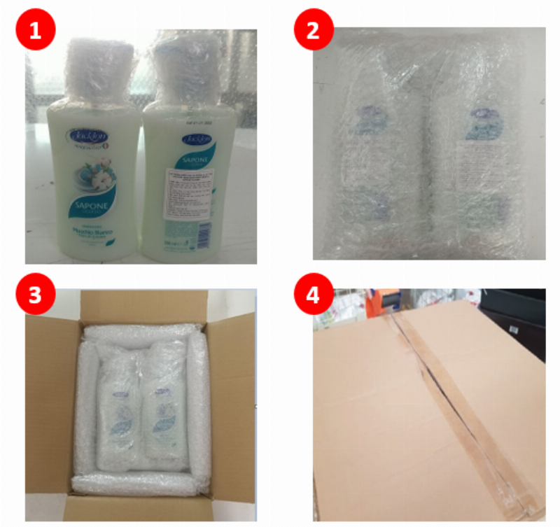 Một nhân viên giao nhận J&T Express đang kiểm tra hàng hóa bên cạnh xe máy, sẵn sàng cho hành trình giao hàng tại khu vực đô thị đông đúc.