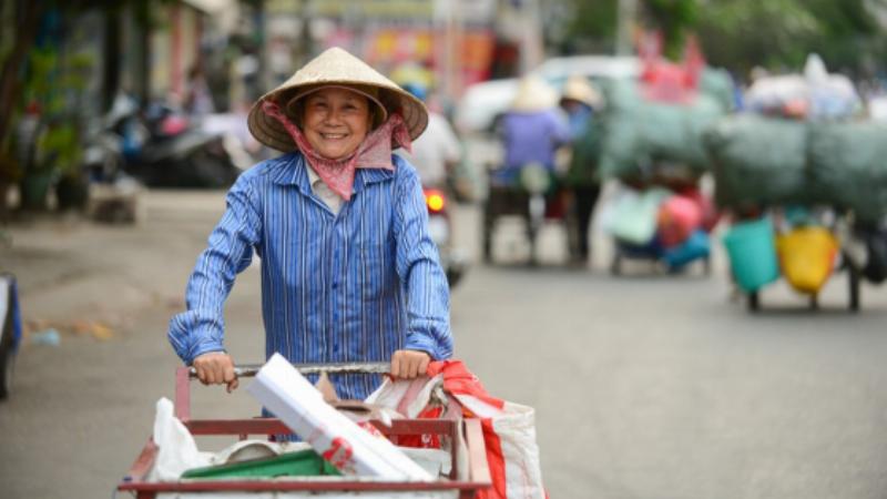 Hình ảnh minh họa việc phân loại các loại phế liệu phổ biến tại vựa ve chai gần đây để tối ưu giá bán