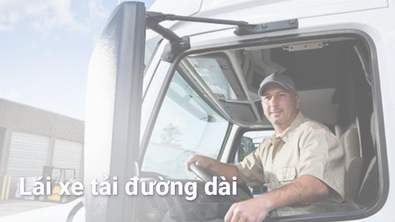 Ảnh hưởng của sương mù dày đặc đến giao thông tại Kinh Môn, Hải Dương, đặc biệt là xe tải trên đường.