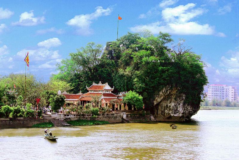 Bia đá khắc bài thơ Dục Thúy Sơn của Nguyễn Trãi, minh chứng lịch sử và thi ca
